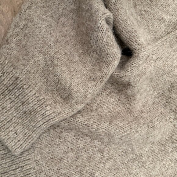 Buck Mason Highland Alpaca Boxy V-Neck Heather Khaki Size  XL - Picture 9 of 10